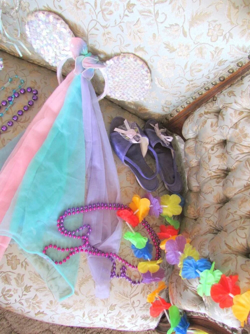 KID'S DRESS-UP ACCESSORIES for PLAY: FLOWER LEIS, NECKLACES, WANDS, HEADBANDS ++